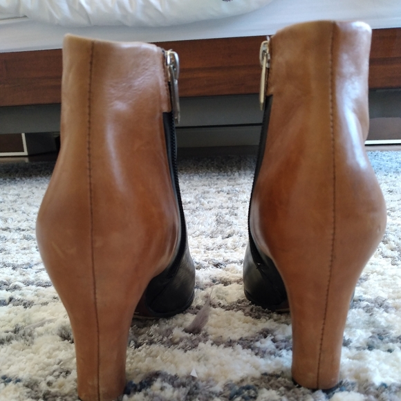 Size 6 Sam Edelman dual tone booties - Picture 5 of 5